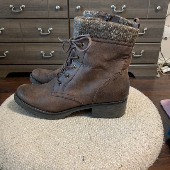 Lace-up Boots - Picture 4 of 4